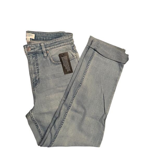 NWT Candace Cameron Bure denim jeans. Light wash, 99% cotton, size 4 - Picture 1 of 6